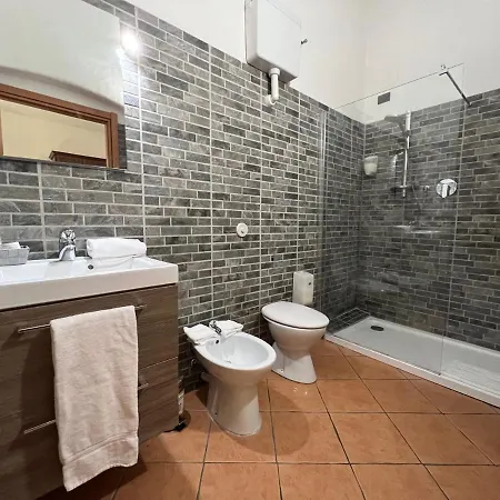 Virginia's Rooms-private Free Parking And Carignano District Gênes