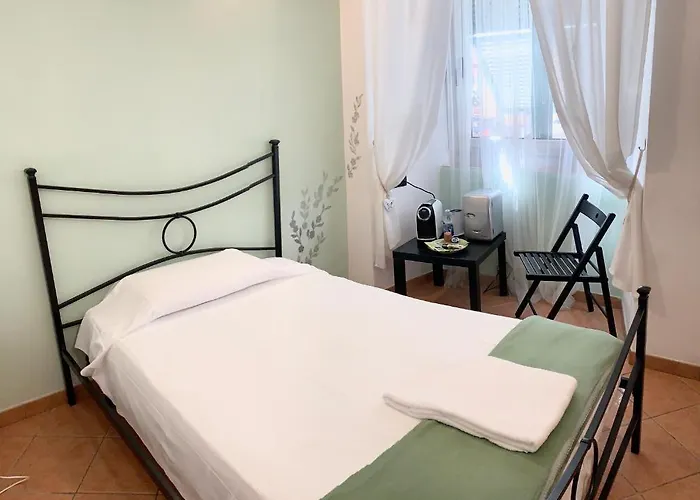 Pensionat Virginia's Rooms-private Free Parking And Carignano District Genua