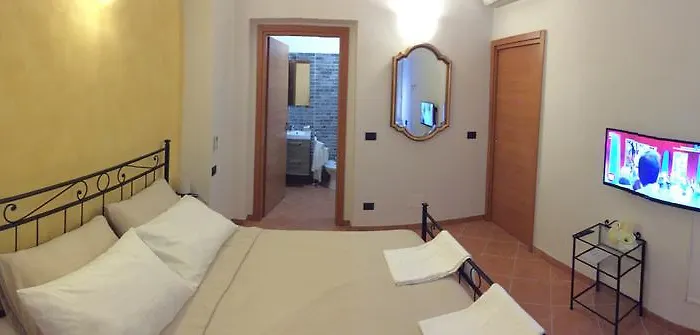 Virginia's Rooms-private Free Parking And Carignano District Pensionat Genua