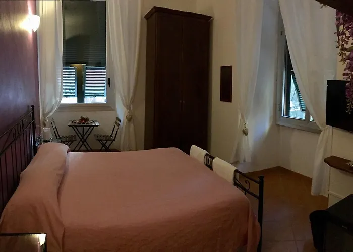 Vendégház Virginia's Rooms-private Free Parking And Carignano District