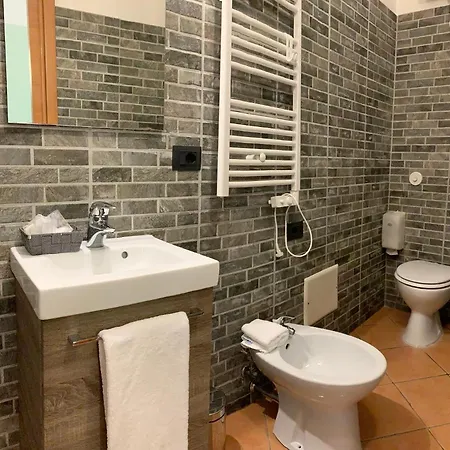 Penzion Virginia's Rooms-private Free Parking And Carignano District Janov