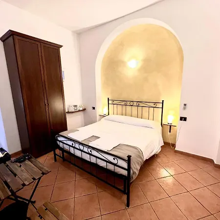 Virginia's Rooms-private Free Parking And Carignano District Pensión 4*