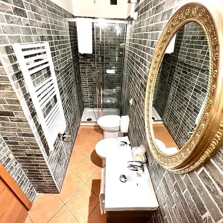 Virginia's Rooms-private Free Parking And Carignano District