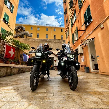 Guest house Virginia's Rooms-private Free Parking And Carignano District 4*