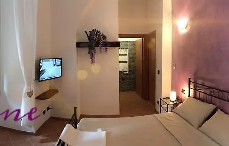 Πανσιόν Virginia's Rooms-private Free Parking And Carignano District