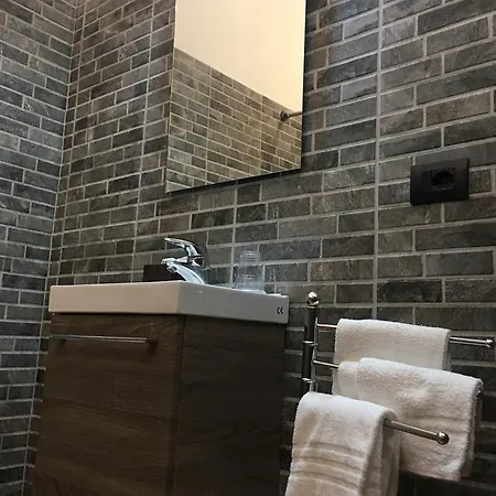 Penzion Virginia's Rooms-private Free Parking And Carignano District