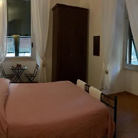 Guest house Virginia's Rooms-private Free Parking And Carignano District