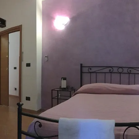 Virginia's Rooms-private Free Parking And Carignano District 2* Gênes