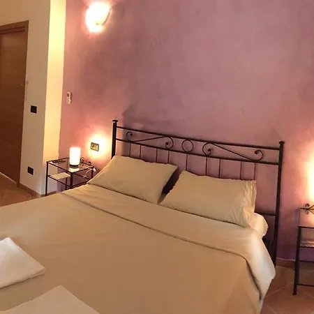 Virginia's Rooms-private Free Parking And Carignano District