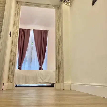 Virginia's Rooms-private Free Parking And Carignano District Γένοβα