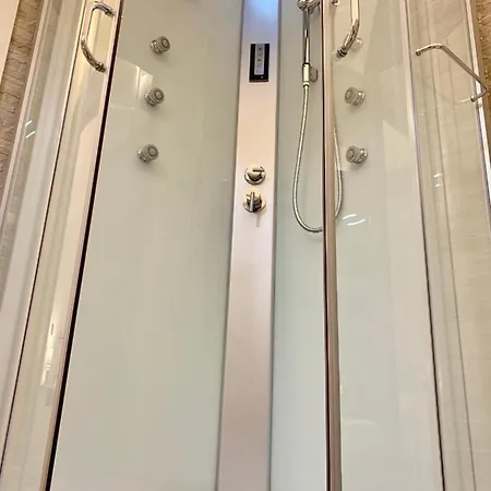 Virginia's Rooms-private Free Parking And Carignano District