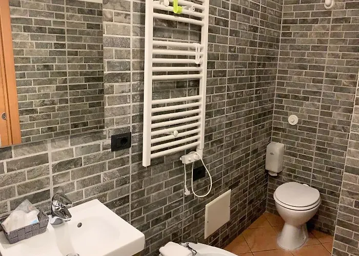 Virginia's Rooms-private Free Parking And Carignano District Vendégház