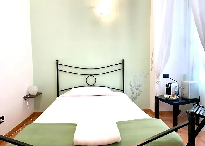 Virginia's Rooms-private Free Parking And Carignano District 4* Genova