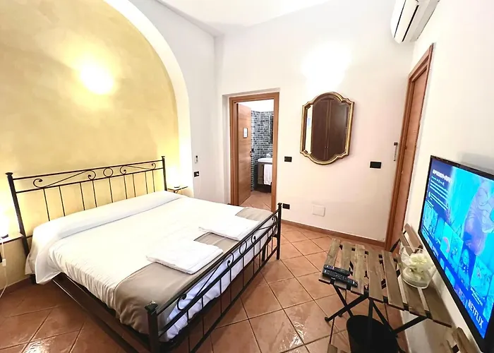 Virginia's Rooms-private Free Parking And Carignano District Genova