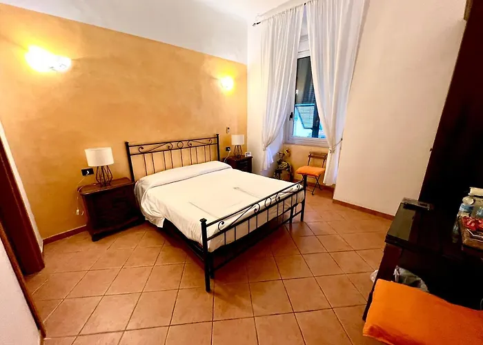 Virginia's Rooms-private Free Parking And Carignano District Genova