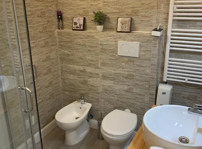 Virginia's Rooms-private Free Parking And Carignano District Vendégház