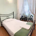 Gasthuis Virginia's Rooms-private Free Parking And Carignano District Genua