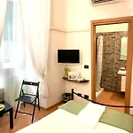 Gasthuis Virginia's Rooms-private Free Parking And Carignano District
