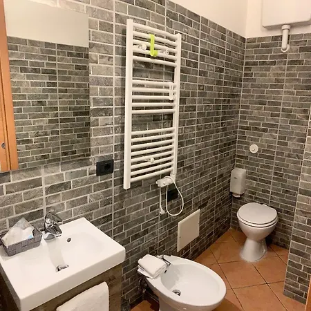 Virginia's Rooms-private Free Parking And Carignano District بيت ضيافة