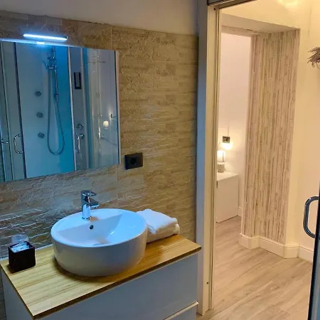 بيت ضيافة Virginia's Rooms-private Free Parking And Carignano District