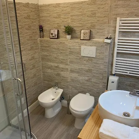 Virginia's Rooms-private Free Parking And Carignano District بيت ضيافة