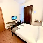 Virginia's Rooms-private Free Parking And Carignano District Genova