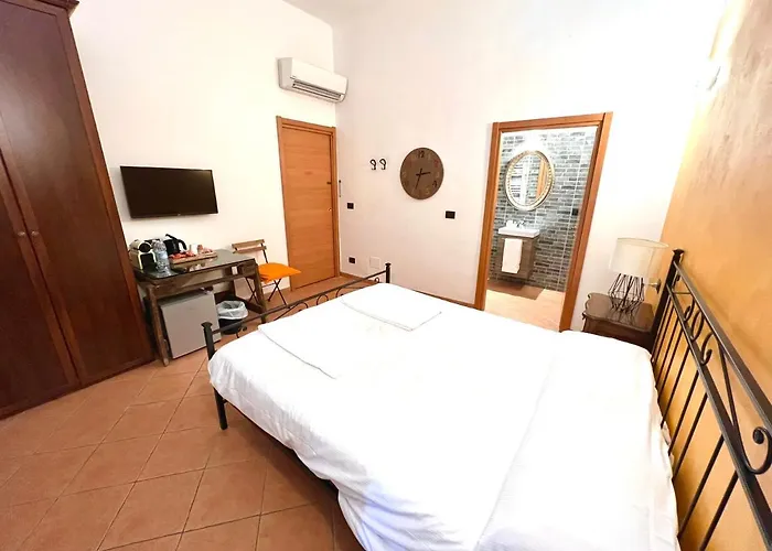 Virginia's Rooms-private Free Parking And Carignano District Pensjonat